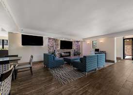 Quality Inn & Suites Airport 5