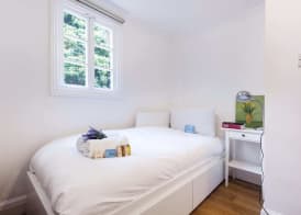 Bright Talbot Road Apartment 3