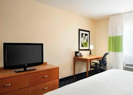 Fairfield Inn & Suites by Marriott Champaign 4