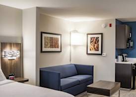 Holiday Inn Express & Suites OVERLAND PARK by IHG 3