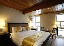 Grizz Hotel 4