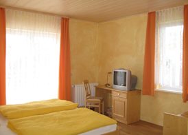 Zur Rotenfelsstube 3