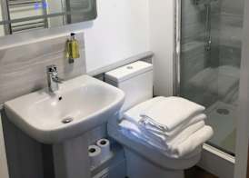 The Wheatsheaf Pub, Kitchen & Rooms 5