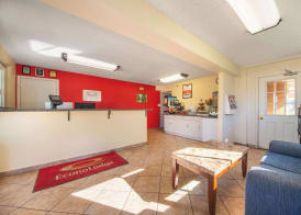 Econo Lodge San Marcos University Area 2