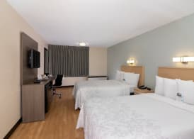 Red Roof Inn PLUS Miami Airport 4