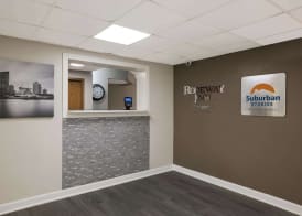 Suburban Studios Milwaukee Airport 2