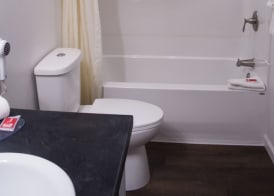 Econo Lodge Inn & Suites Sandusky South 5