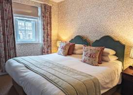 Three Salmons Hotel 4