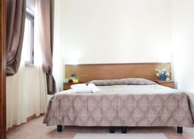 Pausania Inn 5