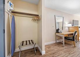 Days Inn by Wyndham Woodland 5