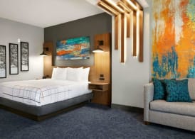 La Quinta Inn & Suites by Wyndham Louisville NE - Old Henry Rd 3