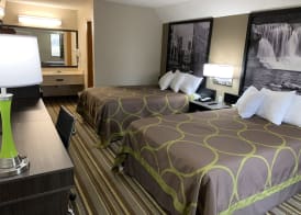 Super 8 by Wyndham Brownsburg 4
