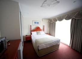 Sanctuary House Resort Motel 2
