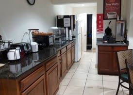 Econo Lodge Glade Springs I-81 2