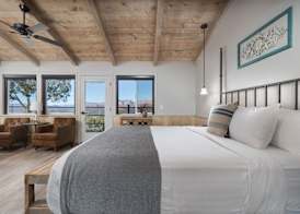 Sky Ranch Lodge 4