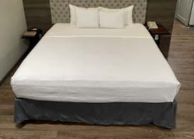 Chateau Hotel and Conference Center 4
