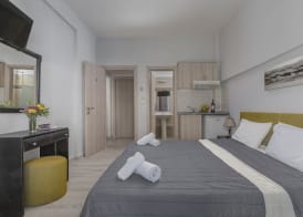 Adonis Hotel 4
