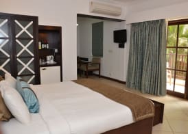 Sonesta Inns Beach Resort - Candolim Beach 4