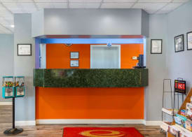 Econo Lodge Cortland Downtown 4