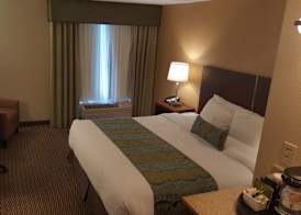 Best Western Plus Airport Inn & Suites 4