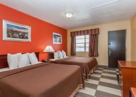 Travelodge by Wyndham Jersey City 4