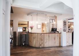 Hinds Head 2