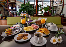 Lucia Hotel 4