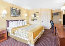 Howard Johnson by Wyndham Orlando International Drive 3