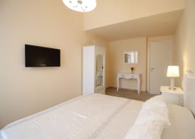 LUCCA IN CHIC - No Ztl, Free Parking, Priv Bath, Old City 550m 2