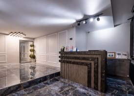 The Queen Hotel 3