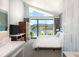 Lakehouse Resort 5