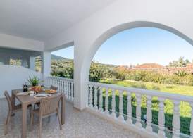 Kamara Apartments - 450m from the beach, by ZanteWize 2