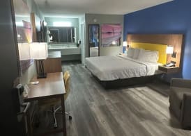 Days Inn & Suites by Wyndham Jennings 5