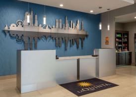 La Quinta Inn & Suites by Wyndham Shorewood 3