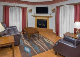 Super 8 by Wyndham Three Rivers 3