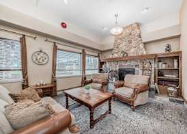 Stony Plain Inn & Suites 5