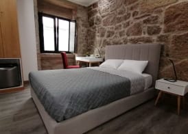 ALOJAMENTO GIRASSOL - Guest House - Quarto com casa de banho privativa 3