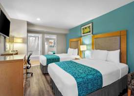 Howard Johnson by Wyndham Santa Cruz 5