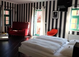 Backstage Hotel 3