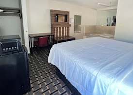 Country Hearth Inn & Suites Augusta 4
