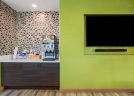 La Quinta by Wyndham Pomona 3