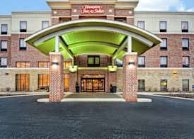 Hampton Inn & Suites Detroit-Canton 2