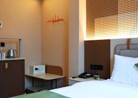 Hotel 165 2