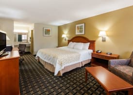 Days Inn by Wyndham Kent - Akron 2