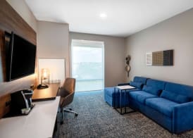 La Quinta Inn & Suites by Wyndham Nashville Downtown Stadium 5
