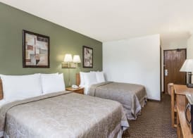 Super 8 by Wyndham Hampton 5
