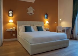 Cosmopolitan Central Rooms 2