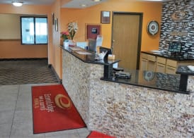 Econo Lodge Inn & Suites Pekin - Peoria Area 2