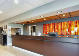 Days Inn & Suites by Wyndham Johnson City 2