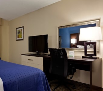 Holiday Inn Hotel & Suites Atlanta Airport-North, an IHG Hotel 4